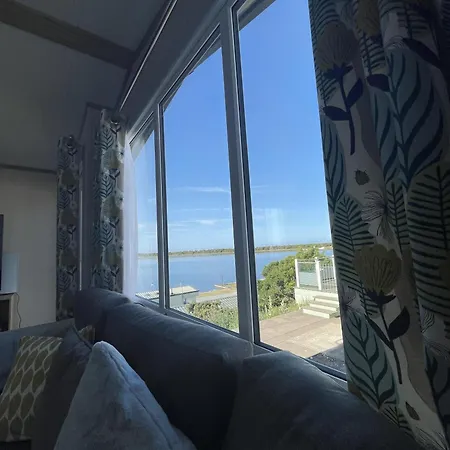 View 92 Holiday home *